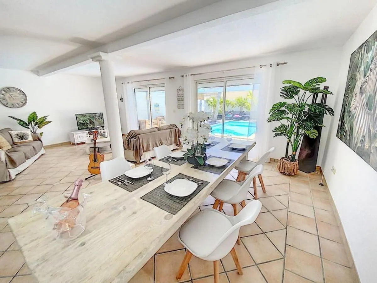 Villa Zandoli, Walkable Orient Bay Beach, Private Pool